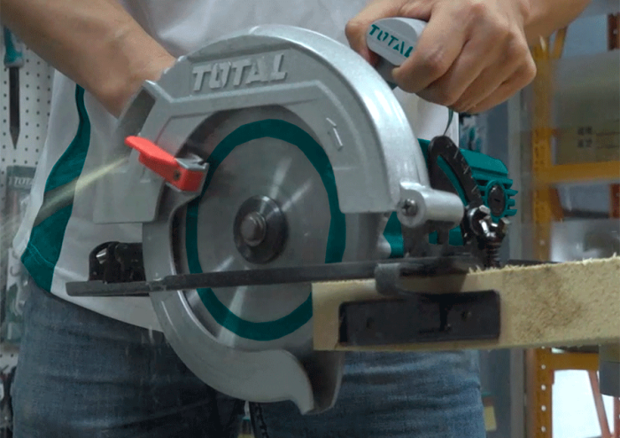 Дисковая пила TOTAL TS1141856